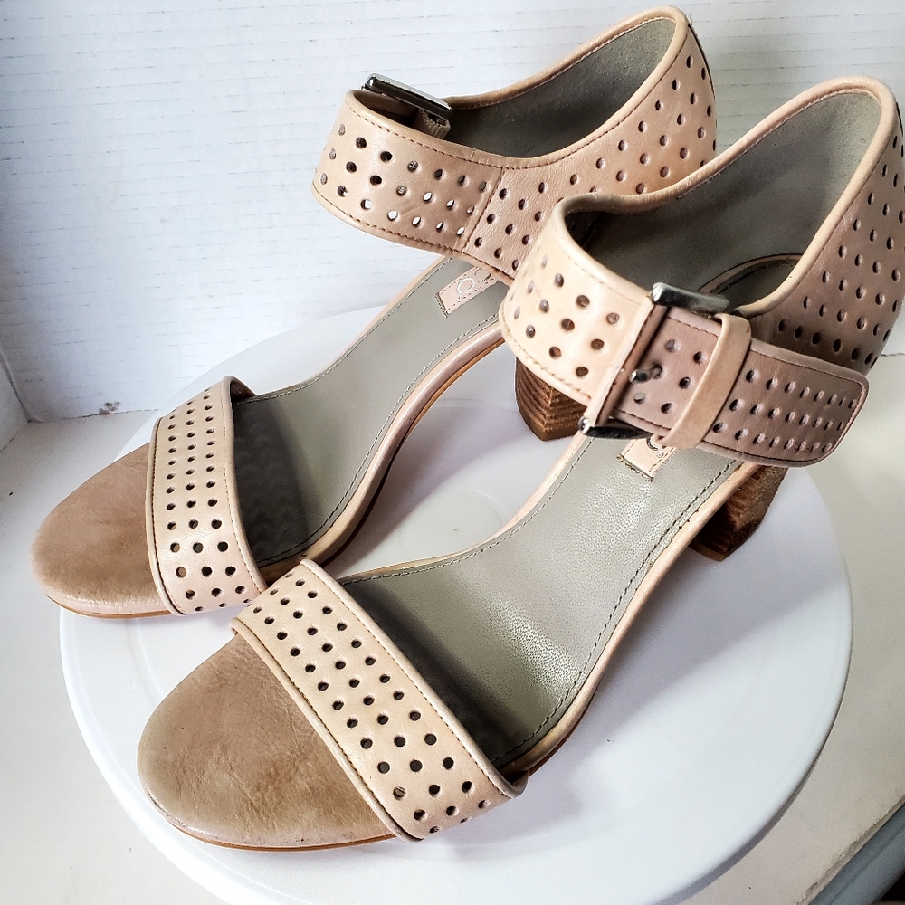 ECCO Omak Rose Beige Perforated Leather Sandals Size 9 Or 40